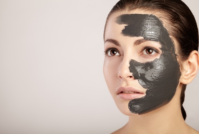 Vegan Jelly And Activated Charcoal Enriched Peel Off Mask